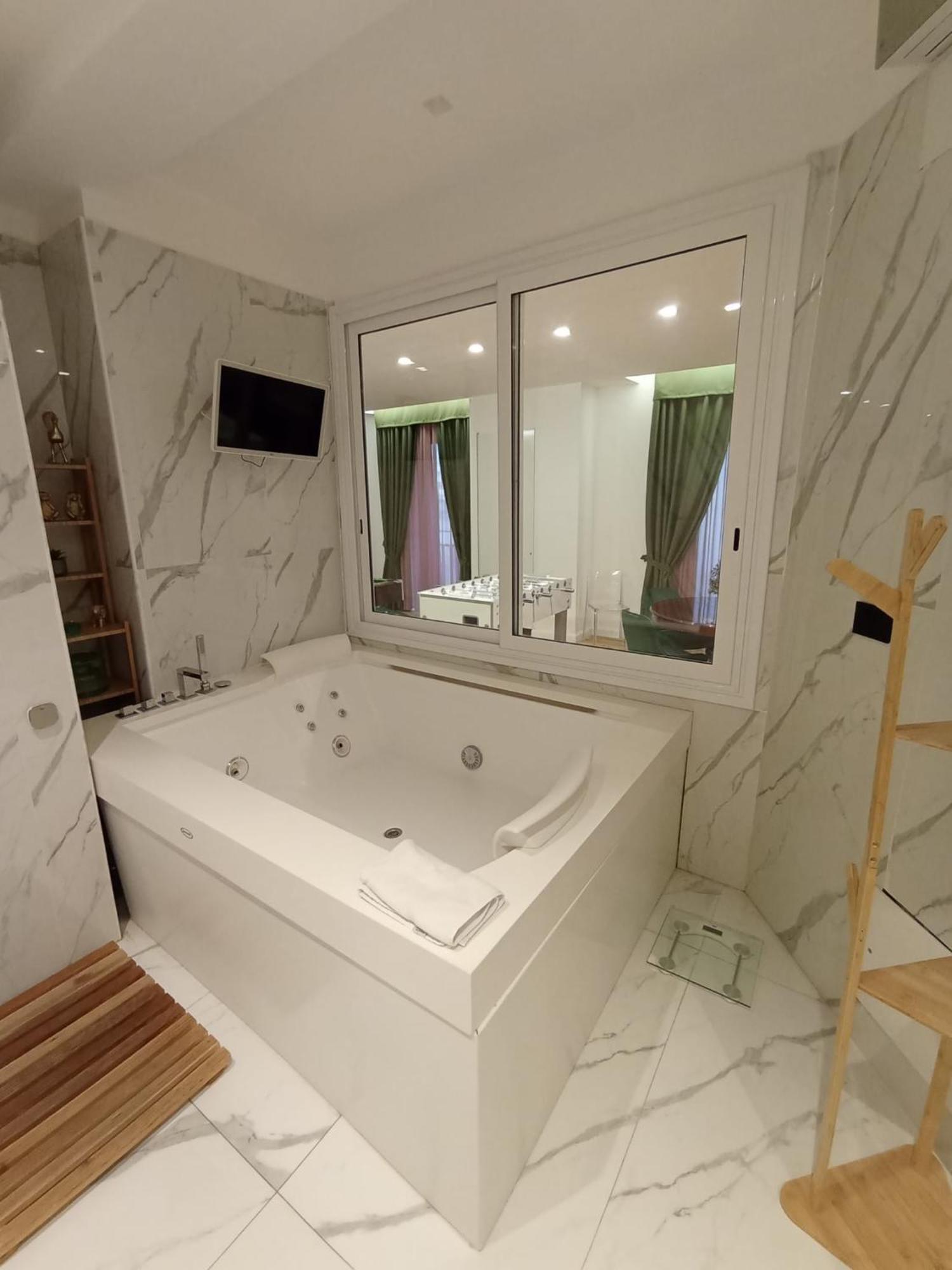 President Plaza Vip Suite Spa By Babylon Stay Nápoly Kültér fotó